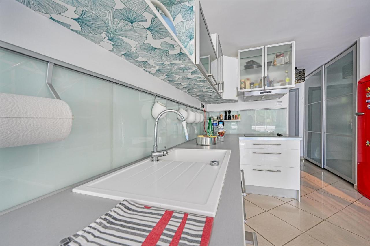 T3 de 45 m2 avec terrasse - Entièrement climatisé - 2 chambres - 400m de la plage - résidence avec piscine Le Grau-du-Roi Extérieur photo